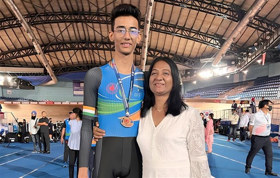Hyderabad&#39;s Ashirwad Saxena secures Asian Bronze Medal in 28th Junior Asian Track Cycling Championships